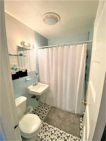 Logement entier en résidence à 27, Langley Rd., Unit 2, Brighton, Boston, MA, 02135, image 8 de 14