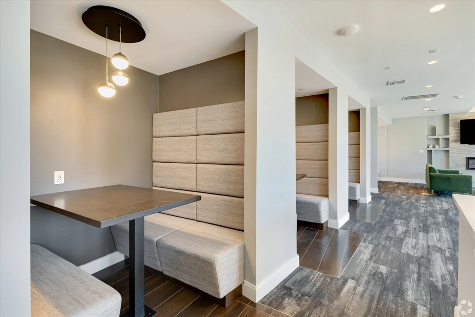 Modern student studio with complete amenities in 