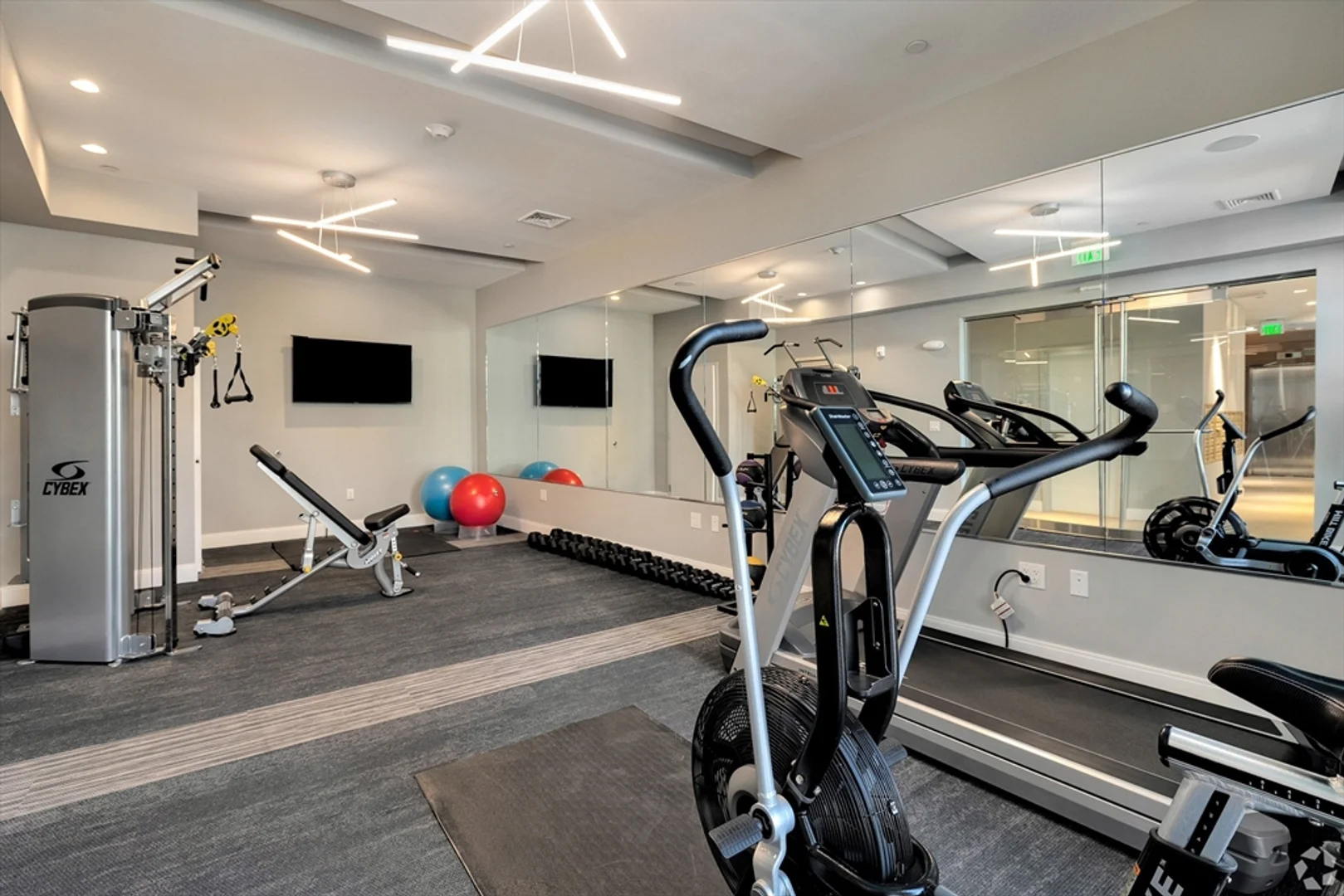 Student-friendly studio with excellent transport links in 