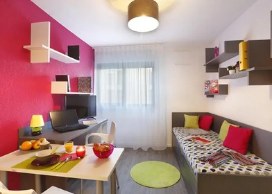 Very bright studio for rent in Aix-en-provence