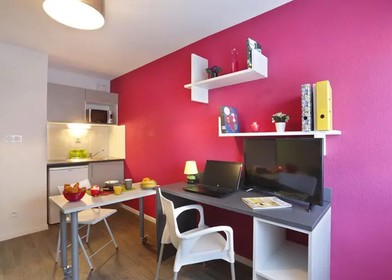 Very bright studio for rent in Aix-en-provence