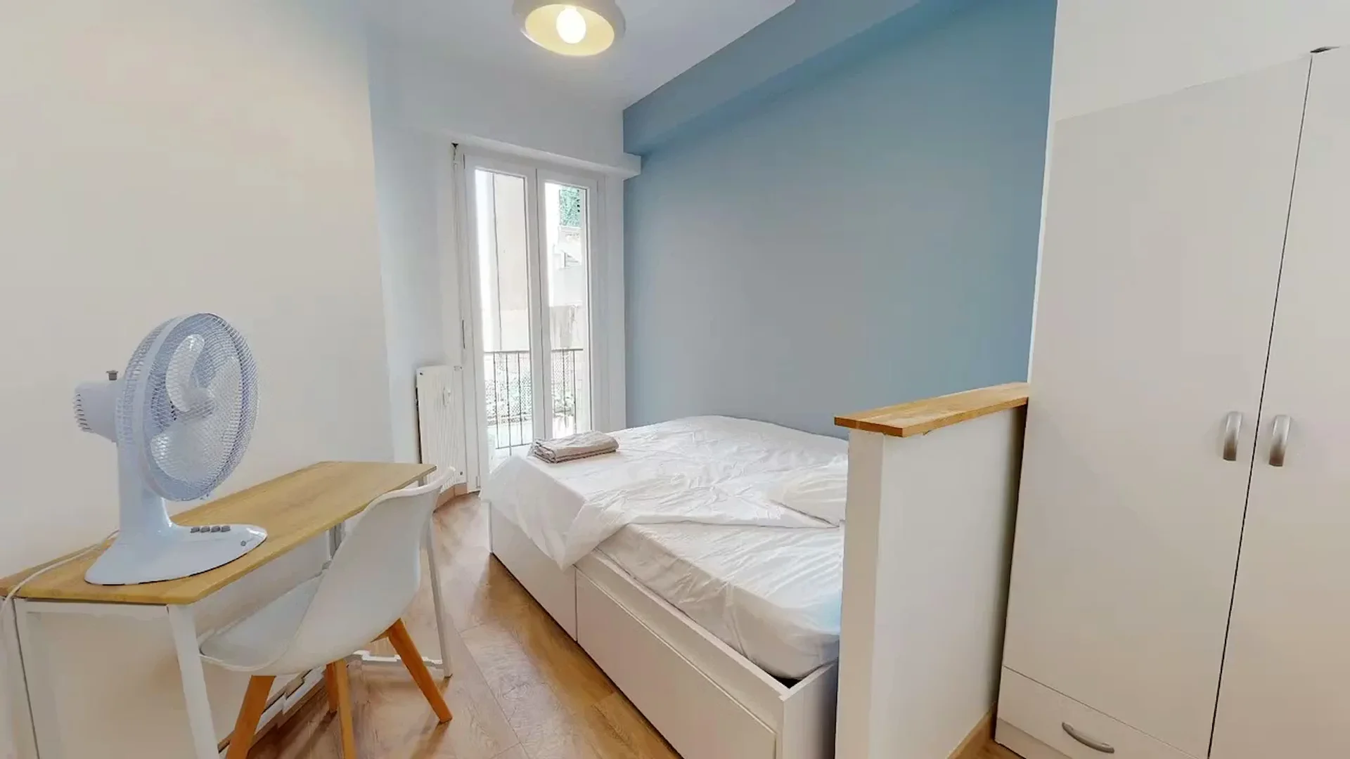 Economical student room with convenient location in