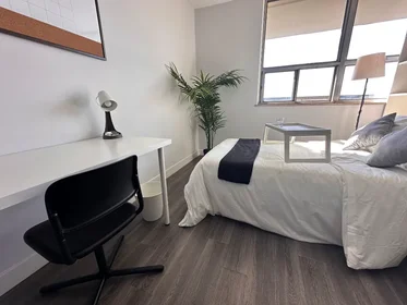 Chambre privée à 411 Duplex Ave, image 3 de 11