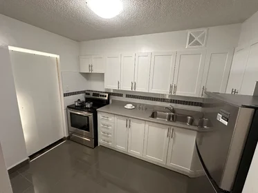 Chambre privée à 411 Duplex Ave, image 7 de 11