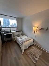 Habitación privada en 100 Wellesley st, imagen 1 de 8