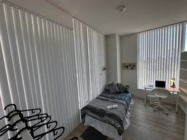 Chambre privée à 20 Tubman Ave, image 1 de 8