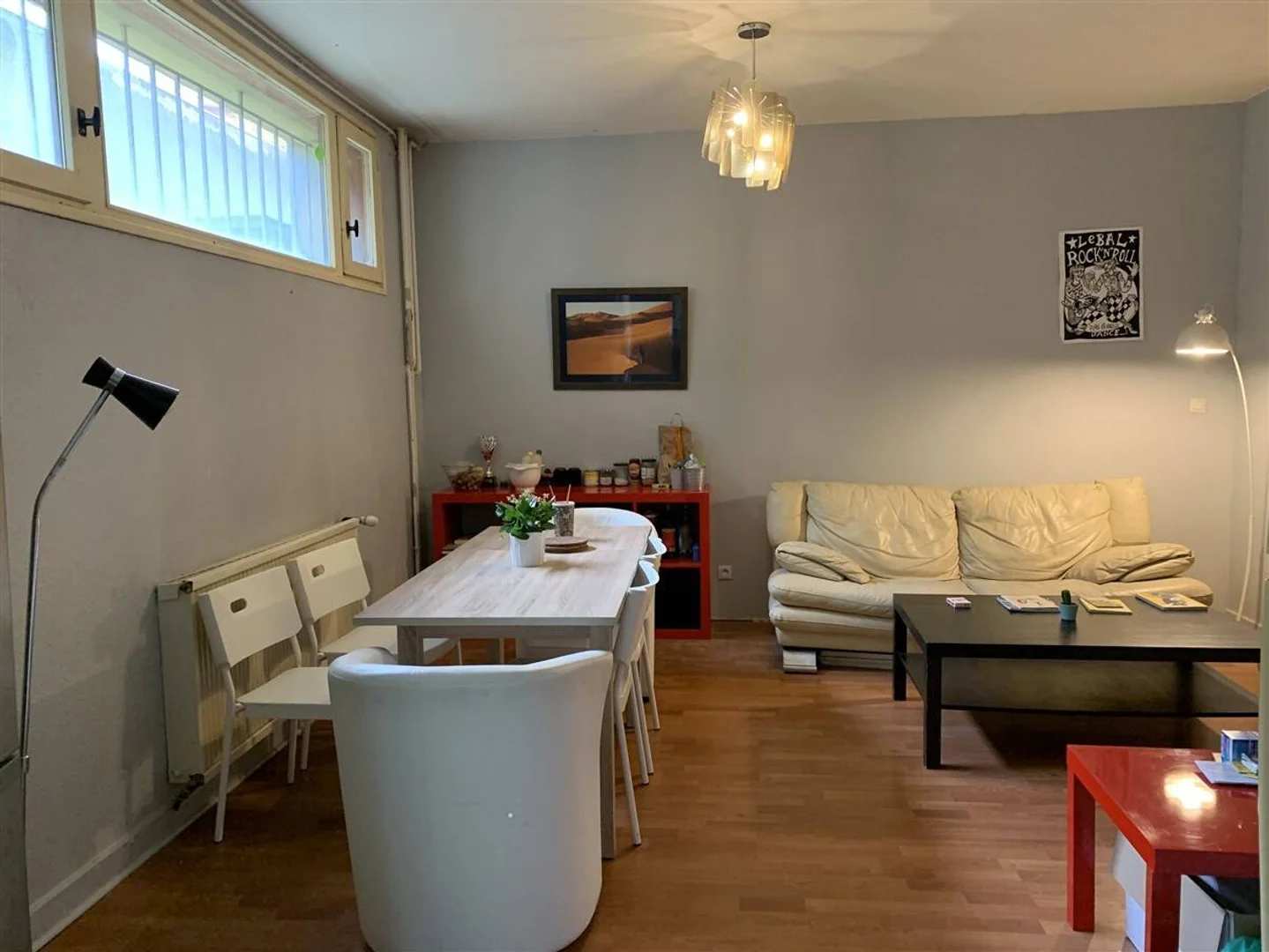'de öğrenci dairesinde, tamamen mobilyalı kiralık oda