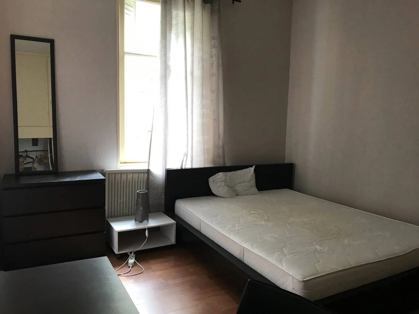 'de modern olanaklara sahip öğrenci dostu oda