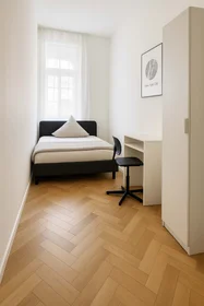 Chambre privée à Georgenstraße 108, 80798 München, Germania, image 1 de 9