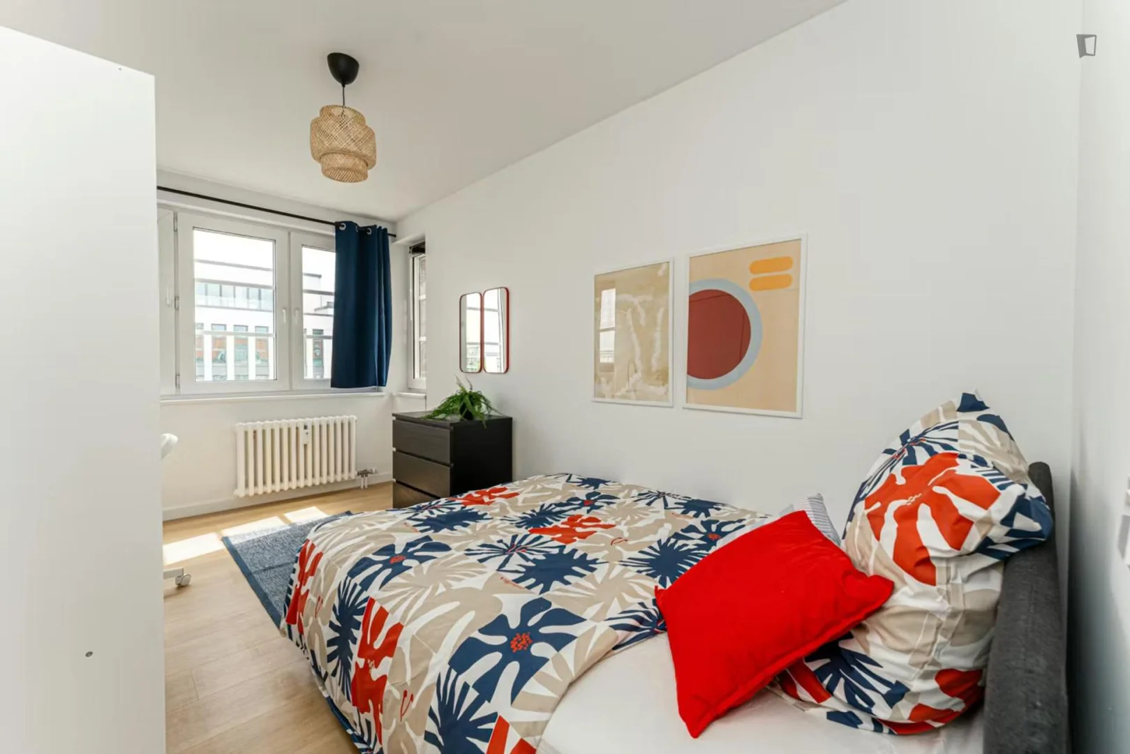 Comfortable and spacious student room in 