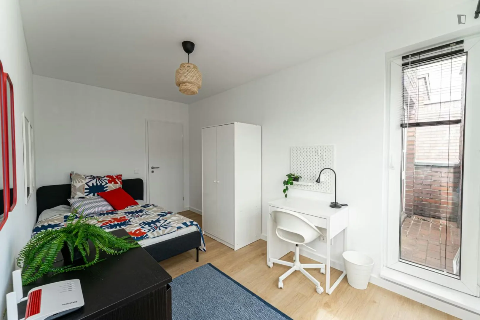 Student-friendly room in  with modern amenities