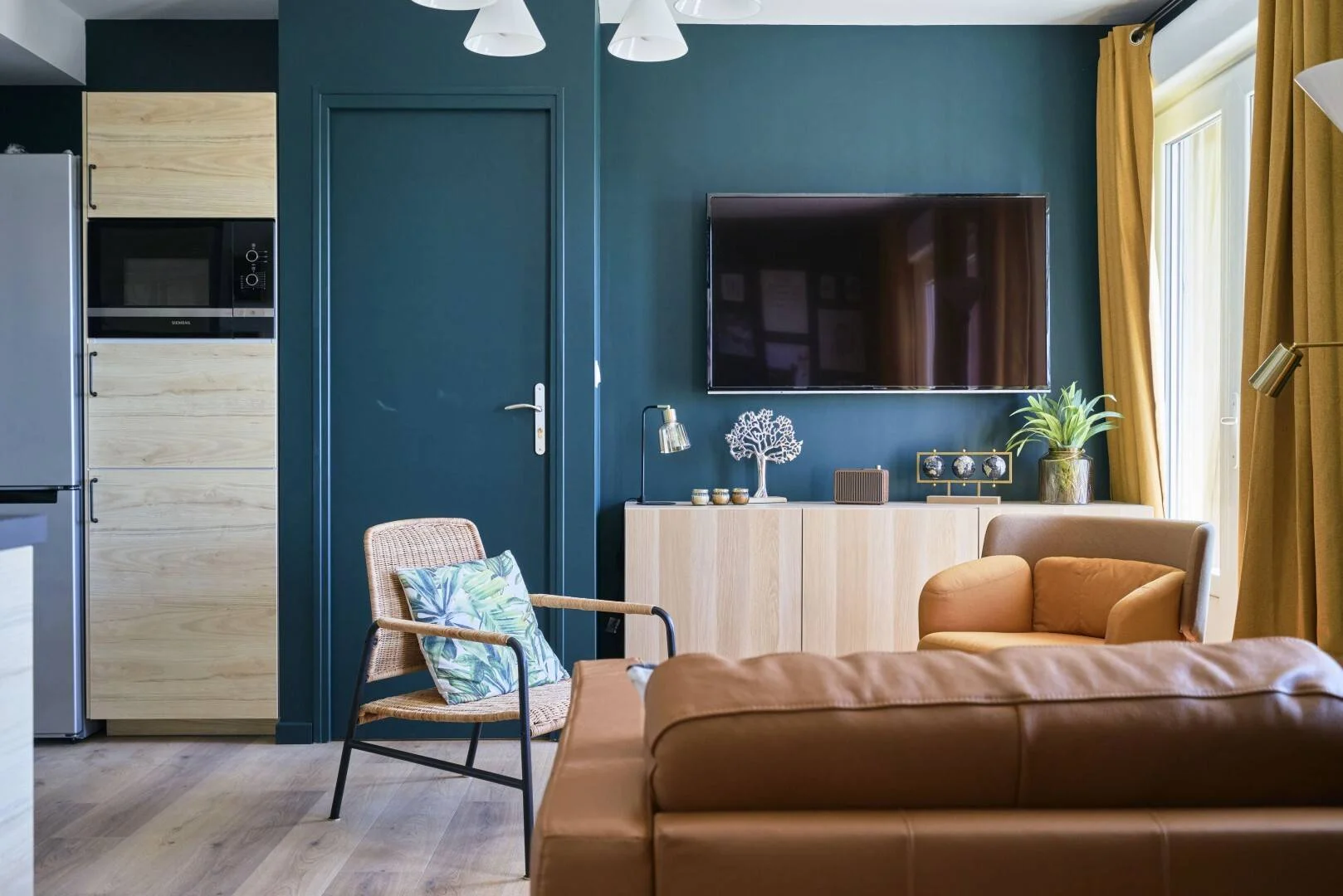 Affordable room for students with ample lighting in 