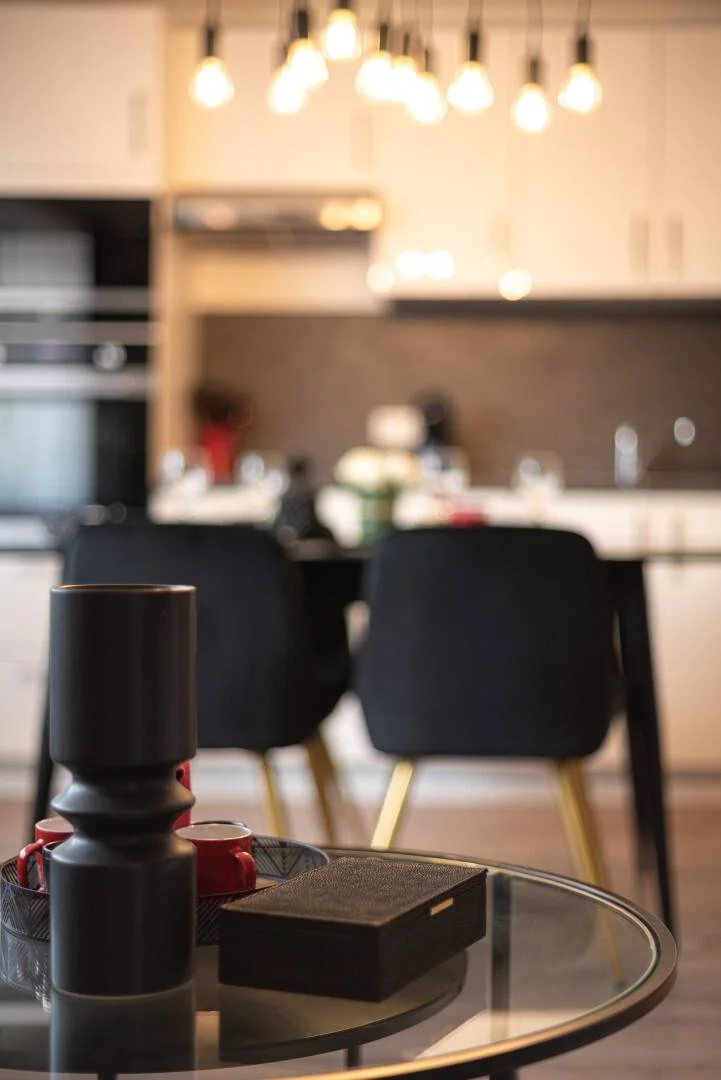 Habitación estudiantil funcional perfecta para estudiar en 