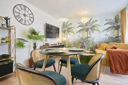 Quarto para alugar num apartamento partilhado em {area}