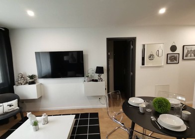 Quarto para alugar num apartamento partilhado em Troyes