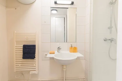 Quarto privado em residência em Saint-Denis, 93200, imagem 6 de 7