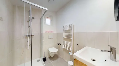 Chambre privée à rue Mot, image 1 de 10