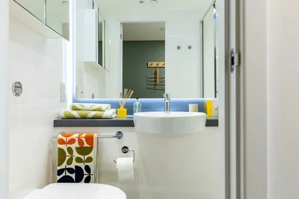 Privatzimmer in der 8 Grove Cres Rd, London E15 1NZ, United Kingdom, bild 7 von 20