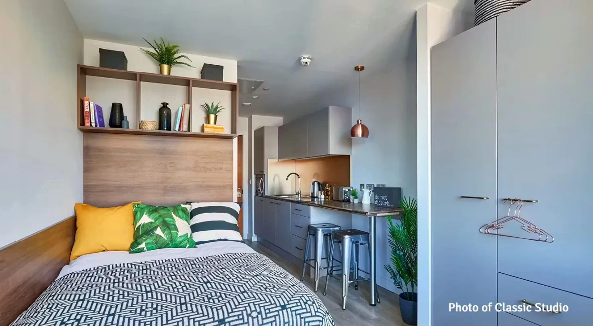 Functional student room perfect for studying in 