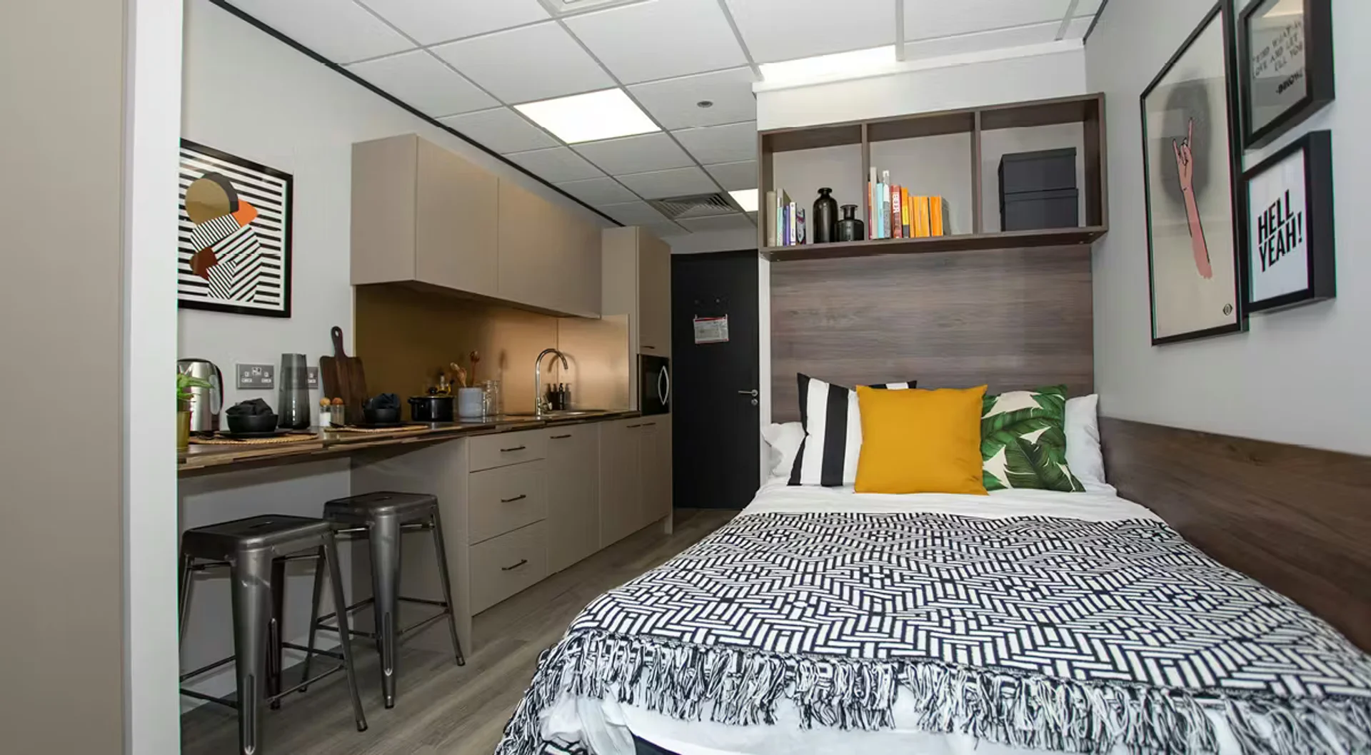 Functional student room perfect for studying in 