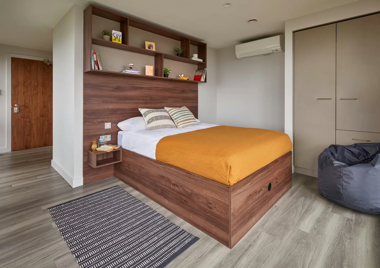 Room for rent in student apartment in , fully furnished