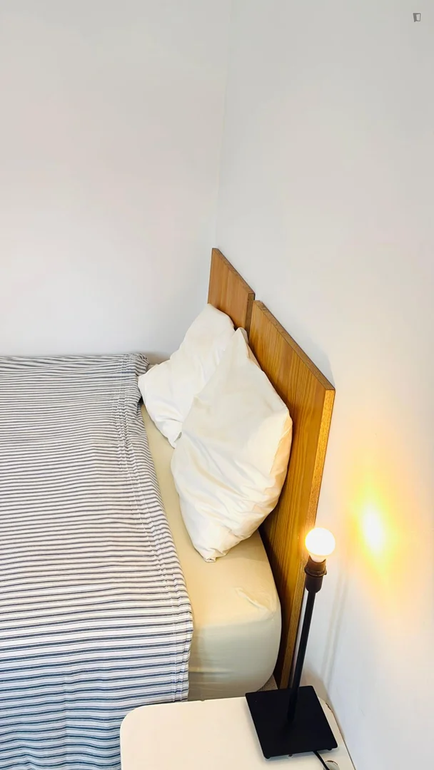 学生公寓房间出租，家具齐全