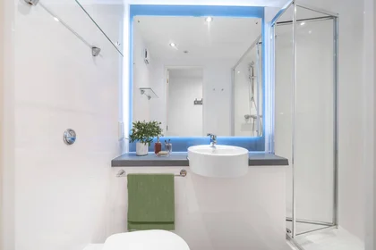 Quarto privado em residência em 577 N End Rd, London, Wembley HA9 0QJ, United Kingdom           , imagem 4 de 20