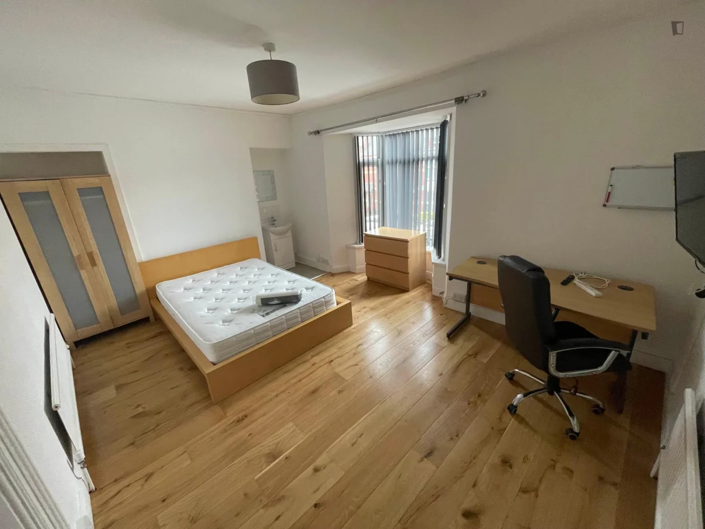 Studentenfreundliches Zimmer in mit modernen Annehmlichkeiten