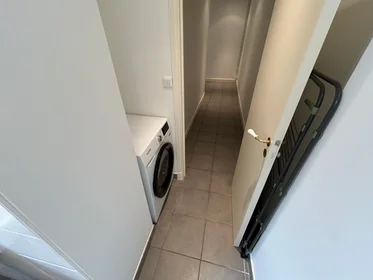 Quarto privado em residência em 23 Quai de Bondy, imagem 11 de 13