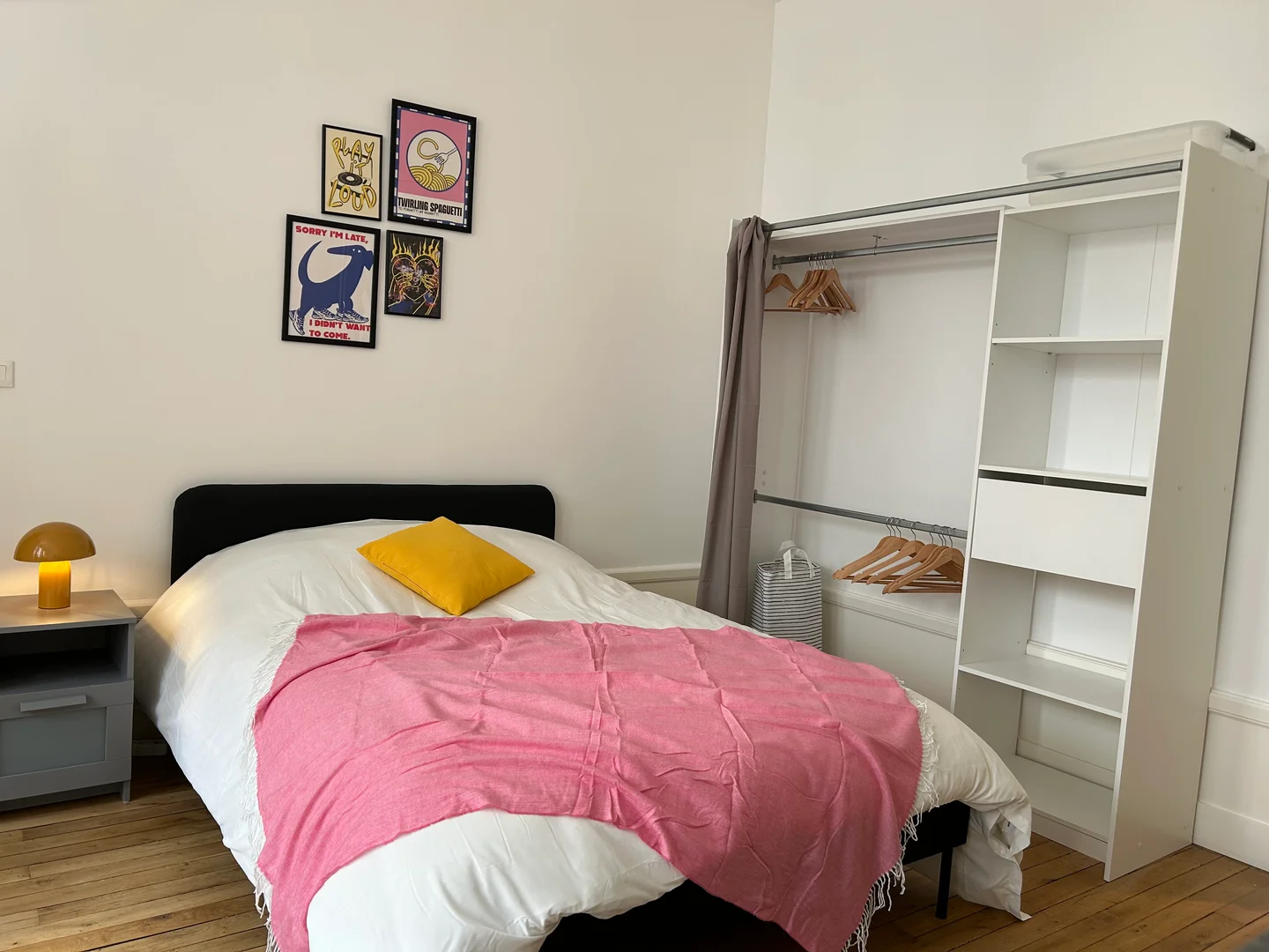 Quarto de estudante funcional perfeito para estudar em