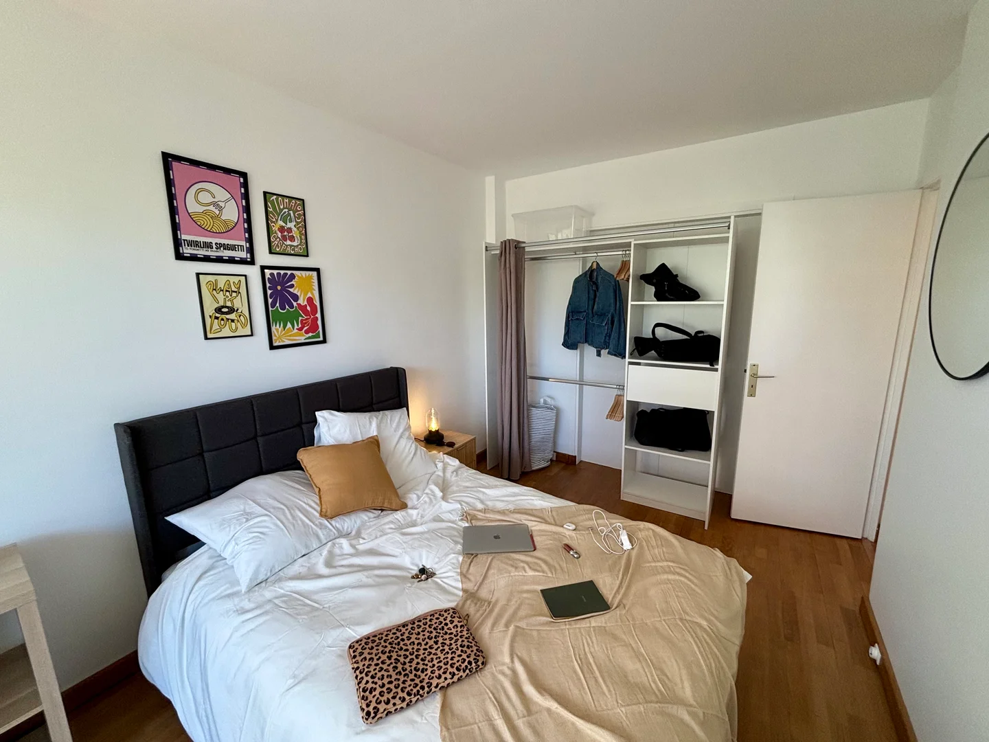 Habitación en apartamento estudiantil en alquiler en , completamente amueblado