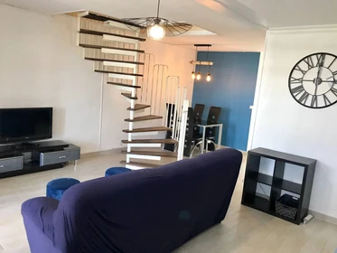 Room for rent with double bed Cergy