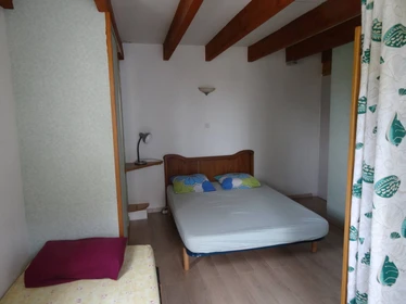 Cheap private room in La-rochelle