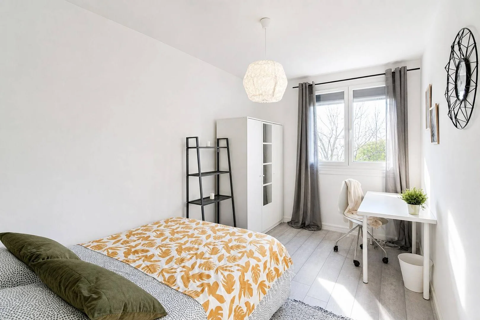 Habitación estudiantil económica con ubicación conveniente en 