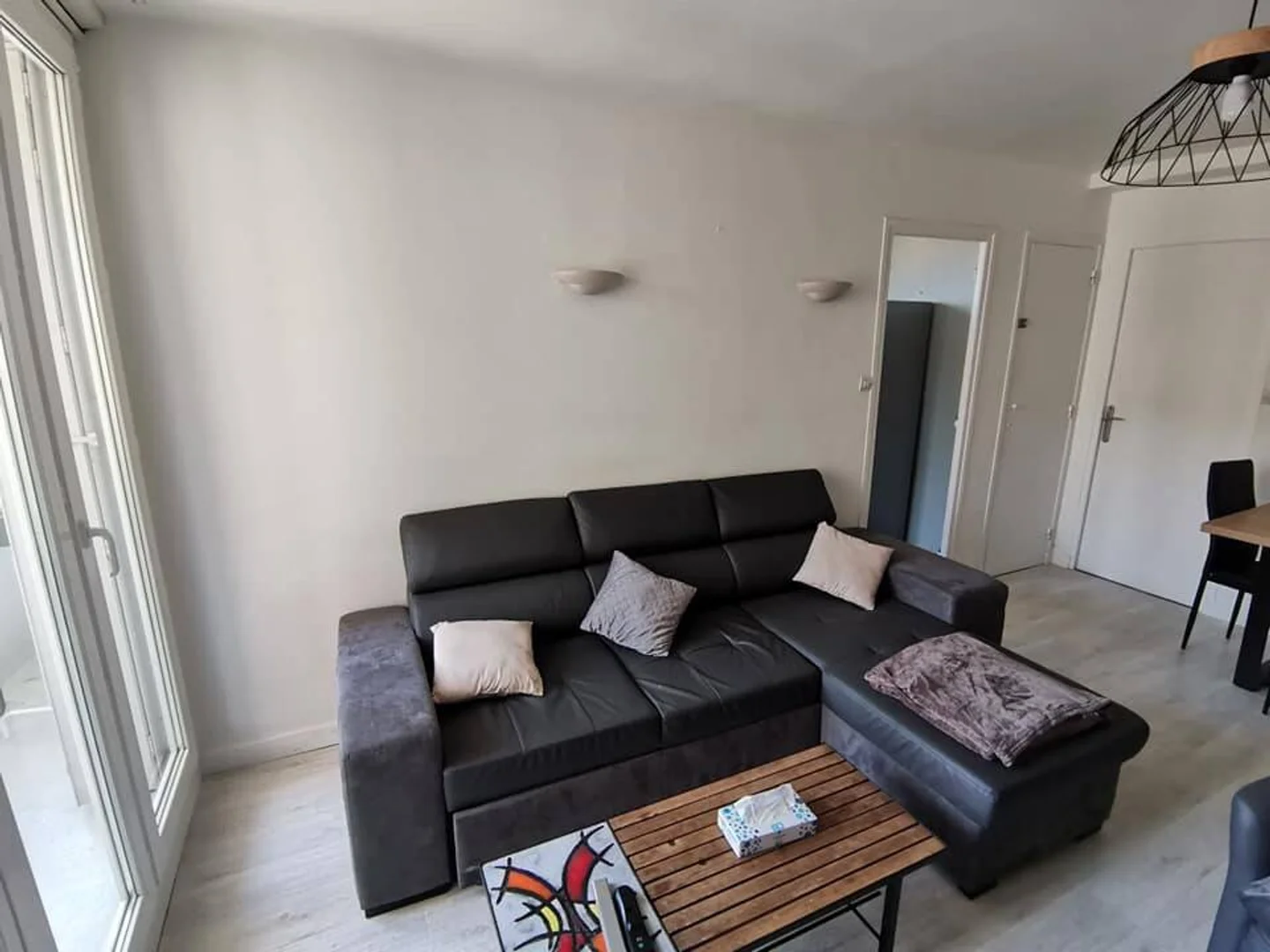Chambre d'étudiant économique avec emplacement pratique dans 