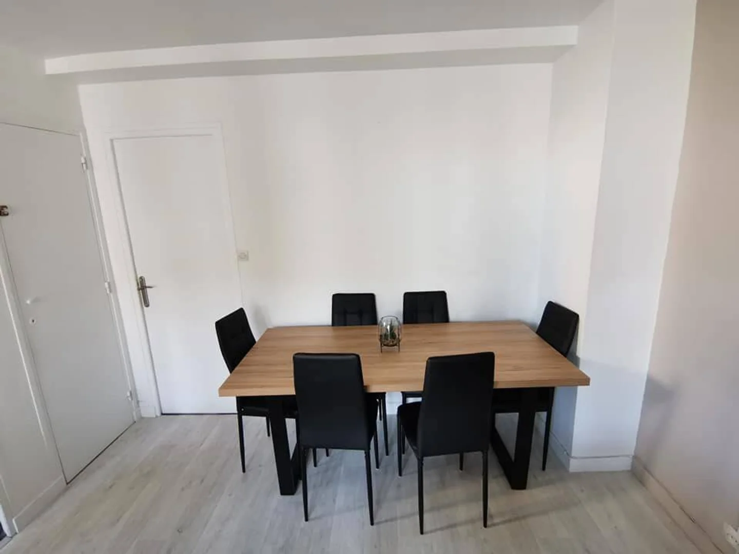 Chambre conviviale pour les étudiants dans  avec des équipements modernes