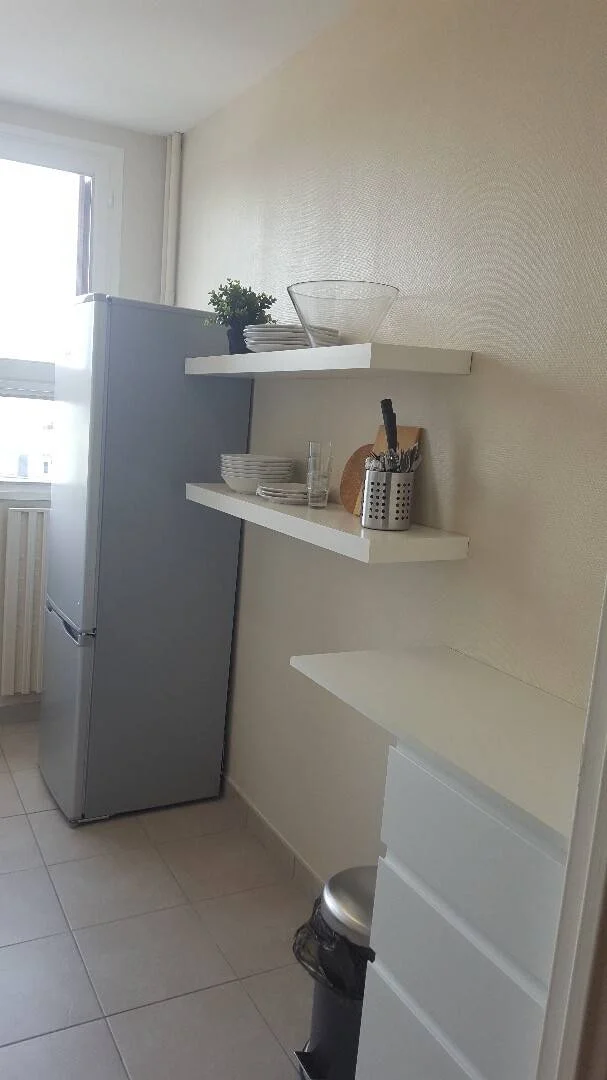 'de modern olanaklara sahip öğrenci dostu oda