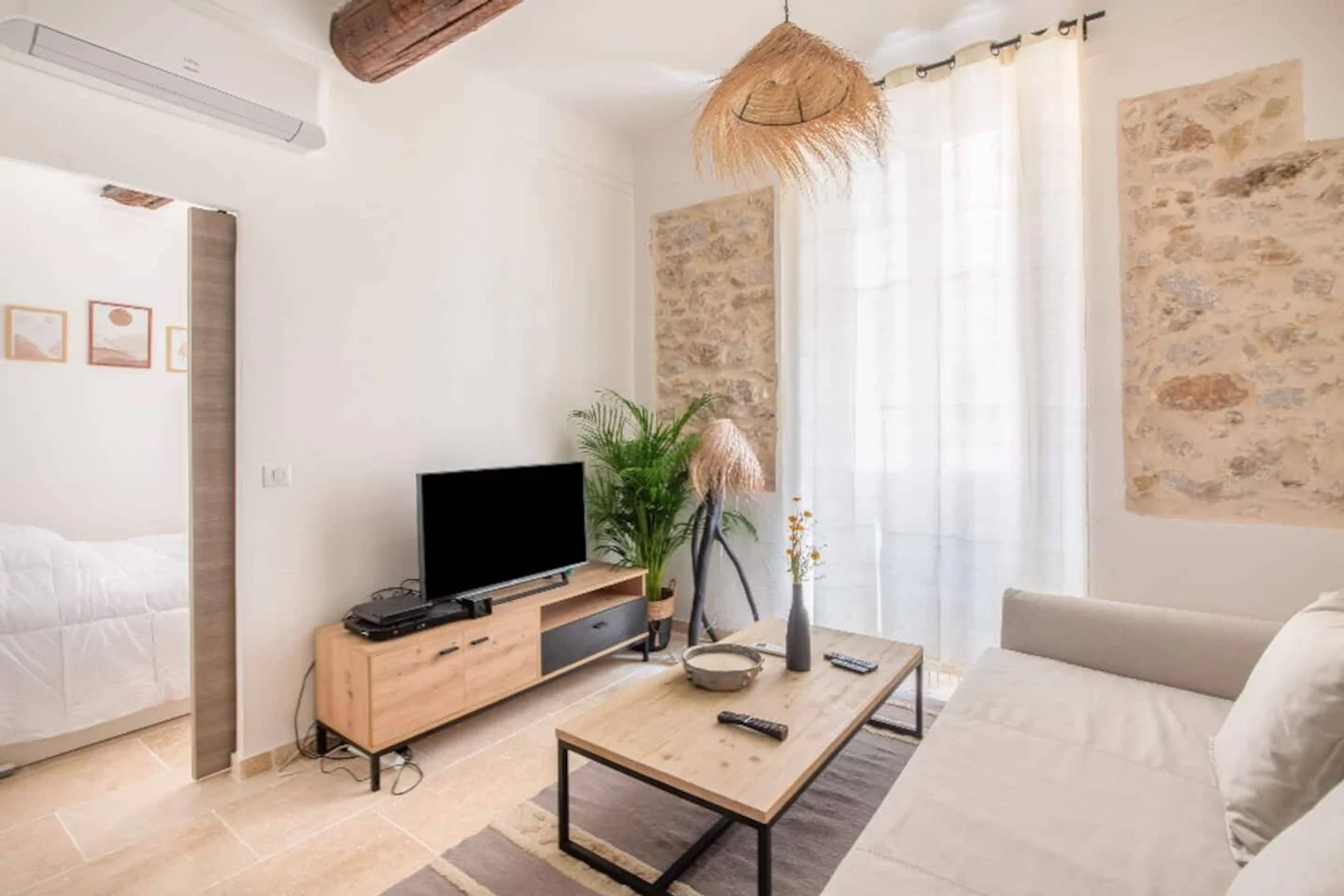 Quarto para alugar em apartamento de estudantes em , totalmente mobilado