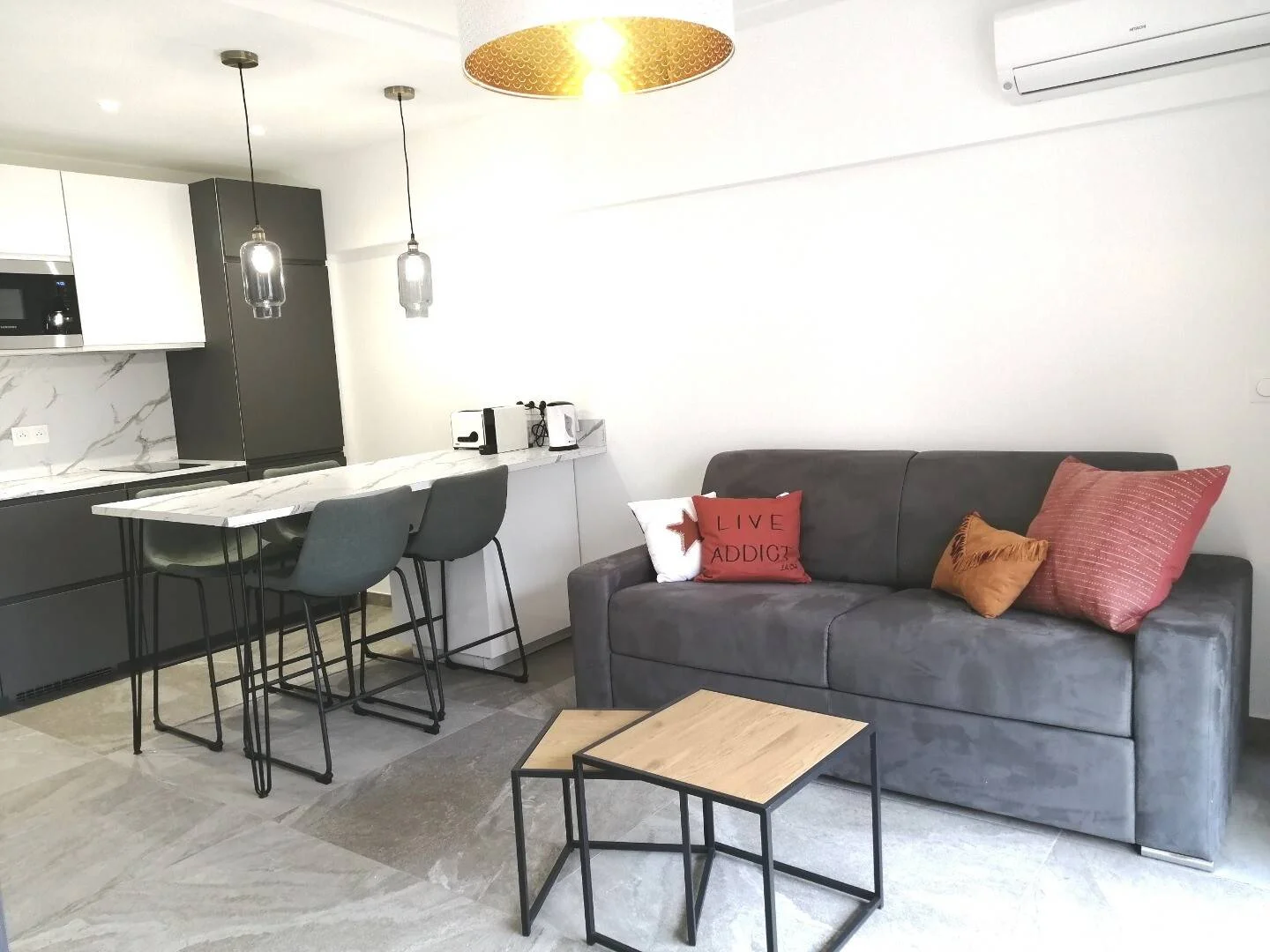 Bright and airy student room with easy university access in 