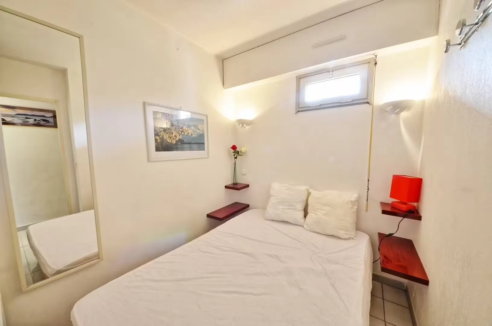 Bright and airy student room with easy university access in 