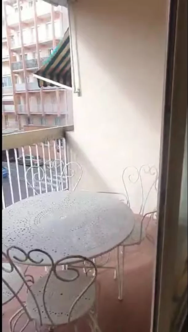 Habitación estudiantil amplia y cómoda en 