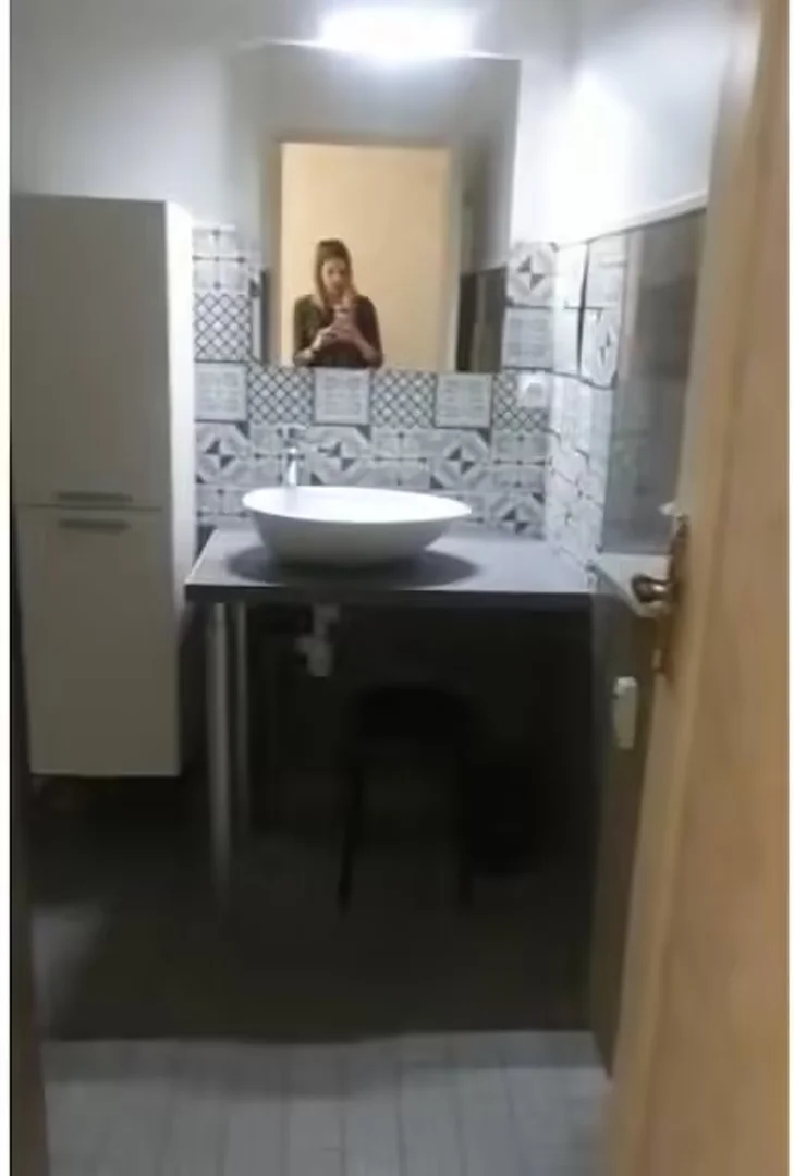 Habitación en apartamento estudiantil en alquiler en , completamente amueblado