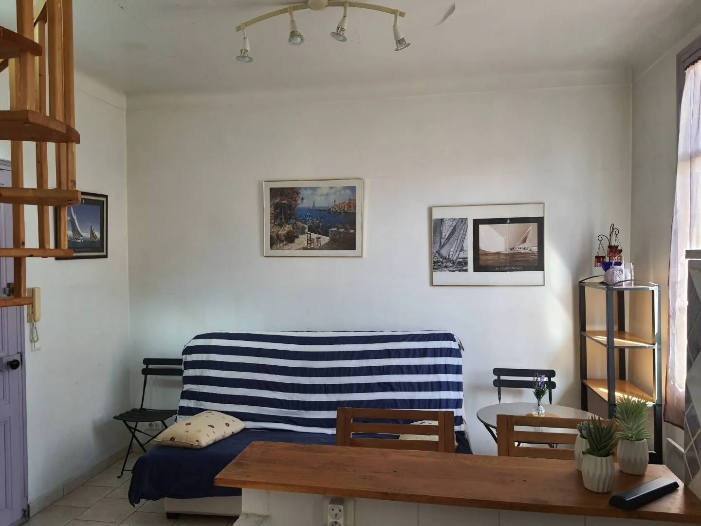 Funktionelles Studentenzimmer perfekt zum Studieren in 