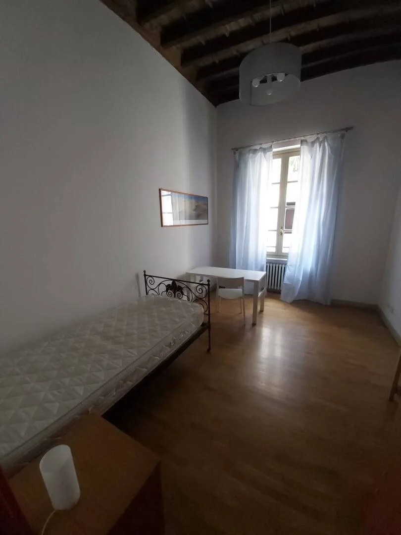 Habitación estudiantil económica cerca del campus en 
