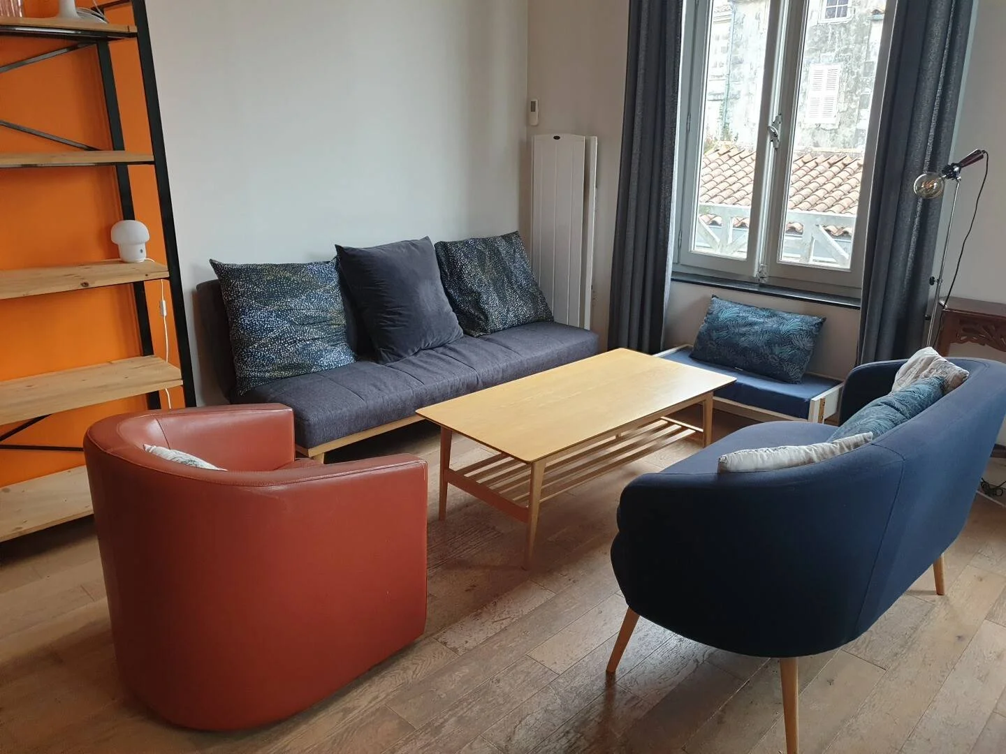 Chambre abordable pour les étudiants avec un bon éclairage dans 
