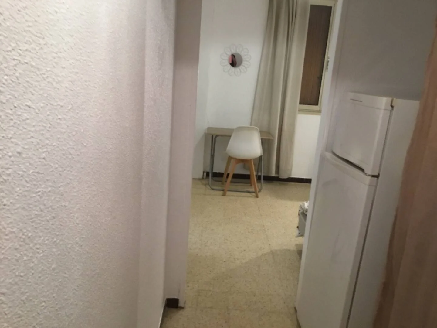 Stanza per studenti luminosa e ariosa con facile accesso all'università a 