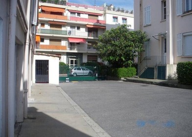 Private room at Cannes, 06400, image 1 of 7