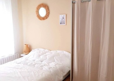 Cheap private room in Marseille