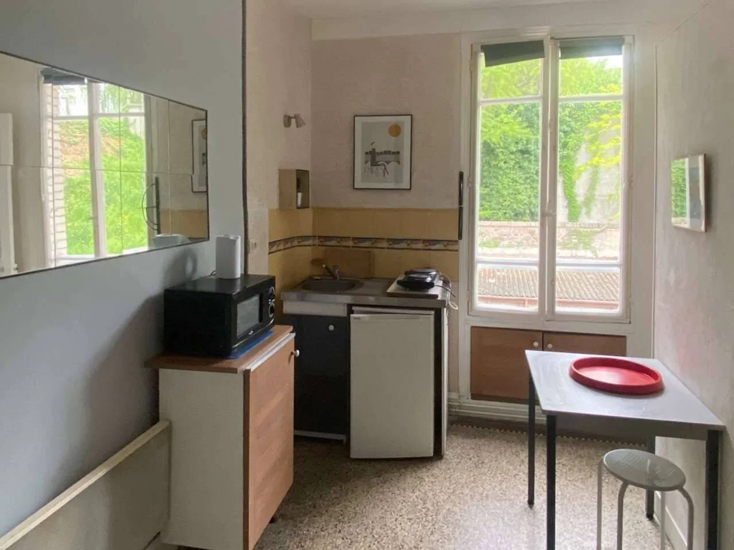 Habitación estudiantil económica con ubicación conveniente en 