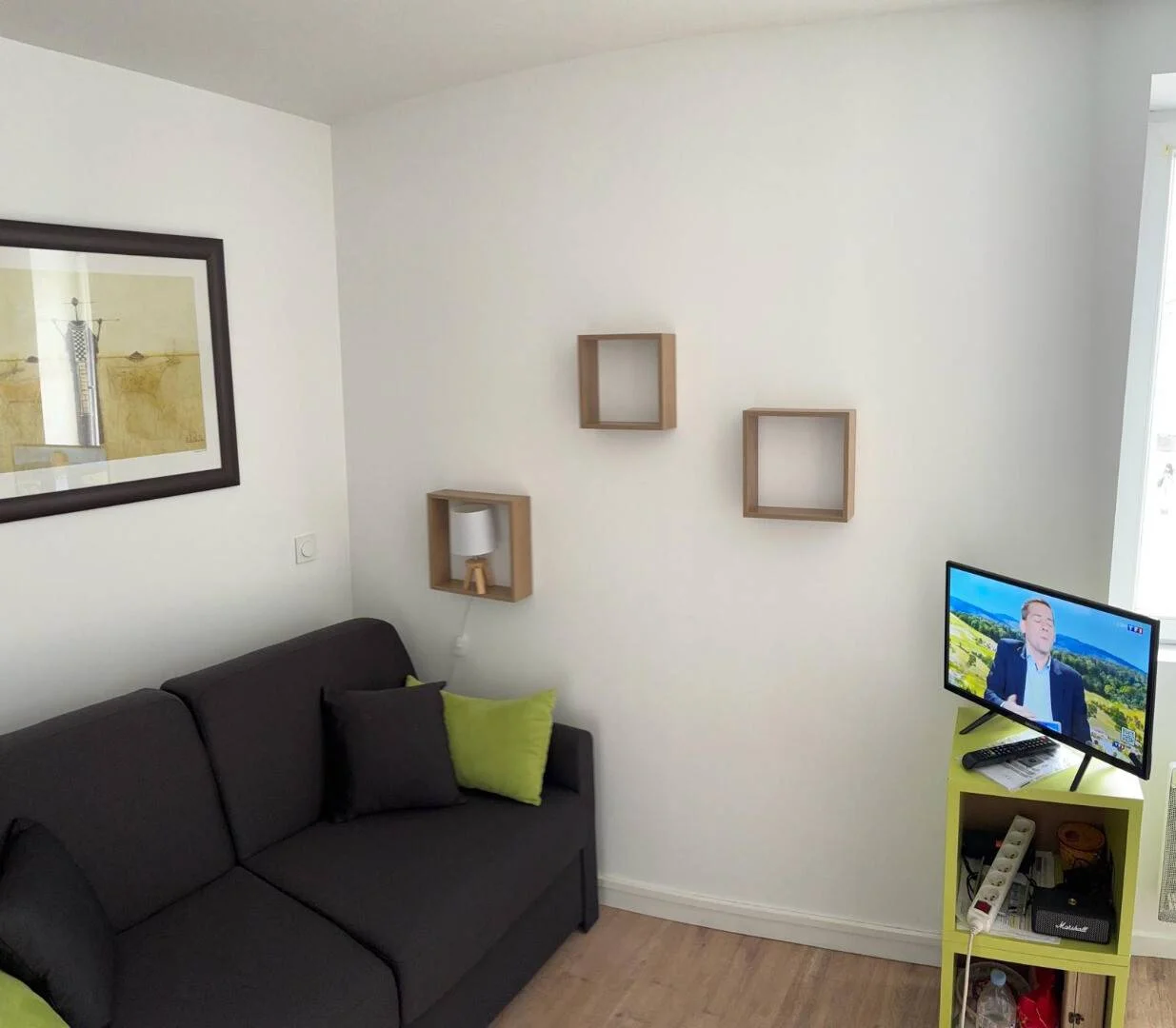 'de modern olanaklara sahip öğrenci dostu oda